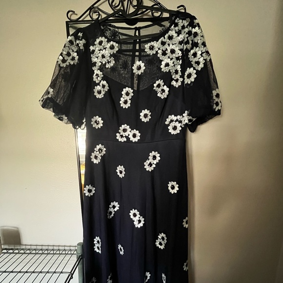 Monsoon Andrea embroidered midi dress in recycled polyester blue - Picture 2 of 9